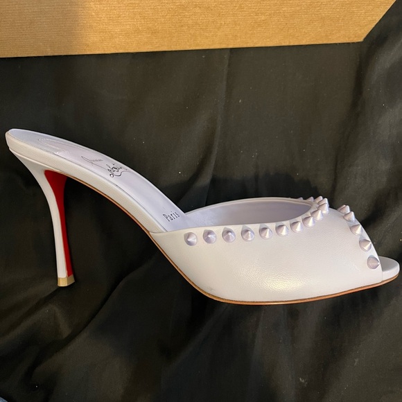 Christian Louboutin - Picture 2 of 7